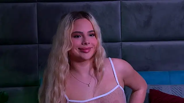 Snapshot of YssabelFox chatting on 22, 11, 2025 YssabelFox online show from 22, 11, 2025