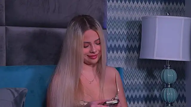 Snapshot of YssabelFox chatting on 2, 12, 2025 YssabelFox online show from 2, 12, 2025