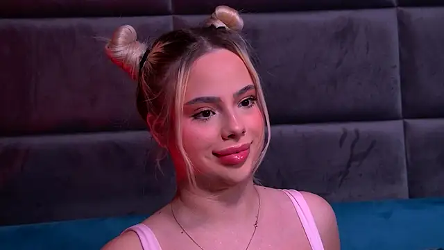 Snapshot of YssabelFox chatting on 4, 12, 2025 YssabelFox online show from 4, 12, 2025