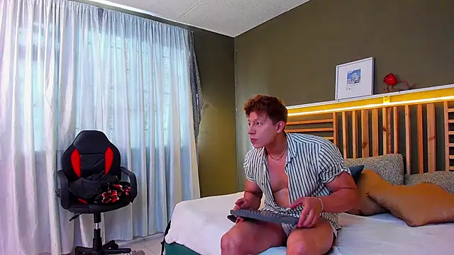 Snapshot of arnold_taylor chatting on 1, 10, 2025 arnold taylor online show from 1, 10, 2025