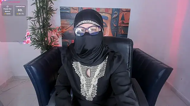 Snapshot of zahra_isawii chatting on 8, 10, 2025 zahra isawii online show from 8, 10, 2025