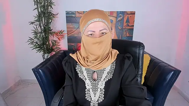 Snapshot of zahra_isawii chatting on 13, 10, 2025 zahra isawii online show from 13, 10, 2025