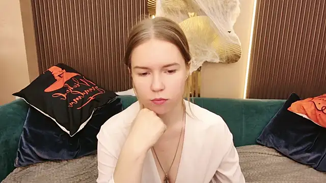 Snapshot of Alida_Brice chatting on 2, 11, 2025 Alida Brice online show from 2, 11, 2025