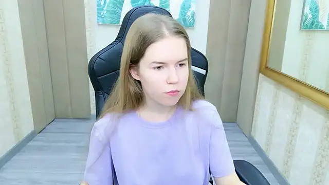 Snapshot of Alida_Brice chatting on 13, 11, 2025 Alida Brice online show from 13, 11, 2025