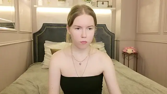 Snapshot of Alida_Brice chatting on 20, 11, 2025 Alida Brice online show from 20, 11, 2025