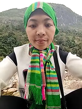 Snapshot of -Miu-98 chatting on 17, 12, 2025 -Miu-98 online show from 17, 12, 2025