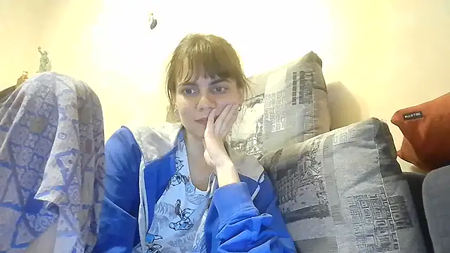 Snapshot of Loriven chatting on 7, 10, 2025 Loriven online show from 7, 10, 2025