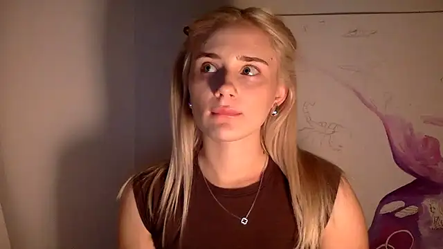 Snapshot of Rosvann chatting on 6, 11, 2025 Rosvann online show from 6, 11, 2025