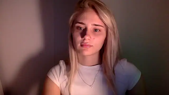 Snapshot of Rosvann chatting on 11, 11, 2025 Rosvann online show from 11, 11, 2025