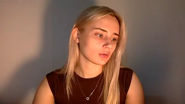 Snapshot of Rosvann chatting on 13, 11, 2025 Rosvann online show from 13, 11, 2025