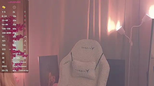 Snapshot of Flirty_lee chatting on 14, 12, 2025 Flirty lee online show from 14, 12, 2025