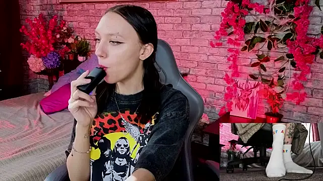 AdeliceLenoir online show from 24, 9, 2025