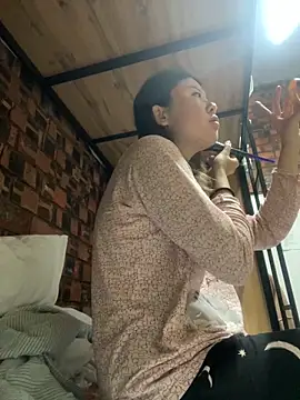 Snapshot of LAURA_LLL chatting on 1, 11, 2025 LAURA LLL online show from 1, 11, 2025