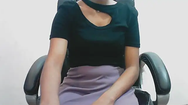 short girl  online show from 19, 5, 2026