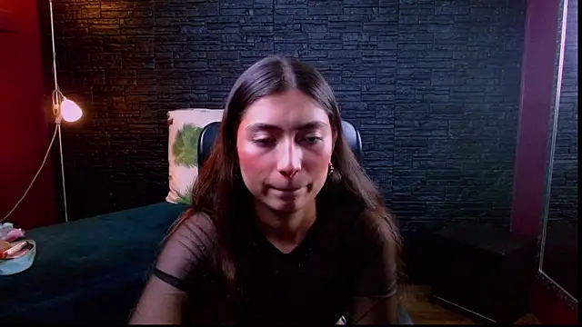 Snapshot of Lizzie_Collin chatting on 16, 9, 2025 Lizzie Collin online show from 16, 9, 2025