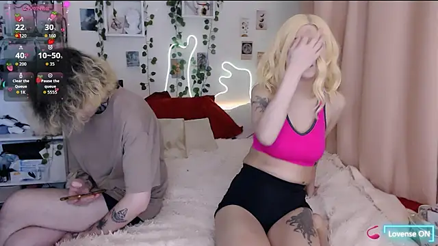 Snapshot of meow_on_da_cam chatting on 17, 11, 2025 meow on da cam online show from 17, 11, 2025