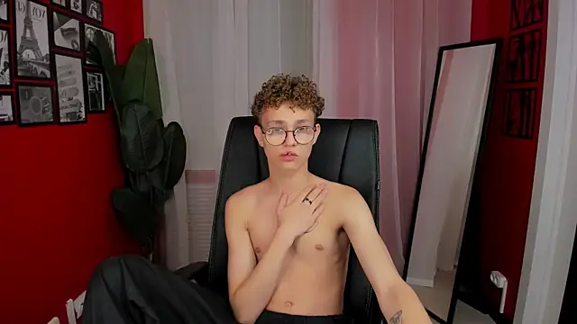 Snapshot of NathanCurl chatting on 15, 10, 2025 NathanCurl online show from 15, 10, 2025