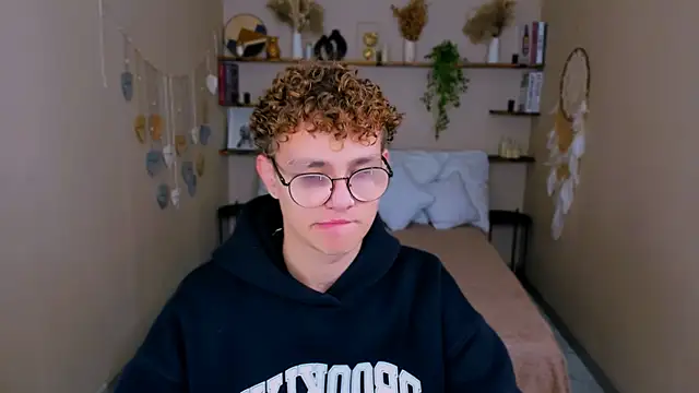 Snapshot of NathanCurl chatting on 18, 11, 2025 NathanCurl online show from 18, 11, 2025