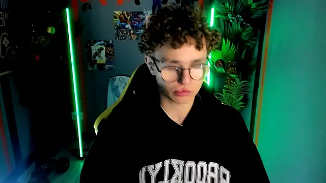 Snapshot of NathanCurl chatting on 21, 12, 2025 NathanCurl online show from 21, 12, 2025