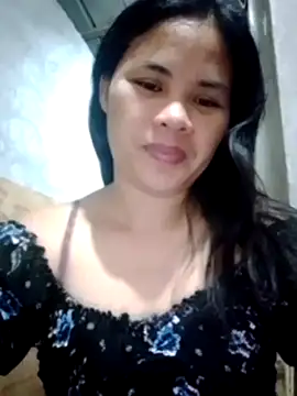 Snapshot of sweet_bella16 chatting on 17, 10, 2025 sweet bella16 online show from 17, 10, 2025