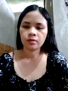 Snapshot of sweet_bella16 chatting on 17, 10, 2025 sweet bella16 online show from 17, 10, 2025