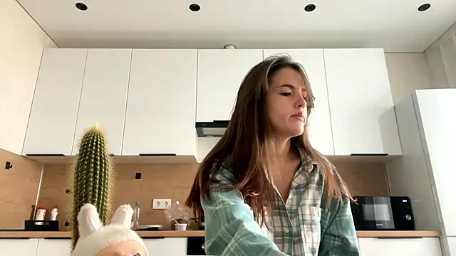 Snapshot of FavorLeila chatting on 20, 9, 2025 FavorLeila online show from 20, 9, 2025