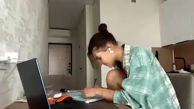 Snapshot of FavorLeila chatting on 28, 9, 2025 FavorLeila online show from 28, 9, 2025