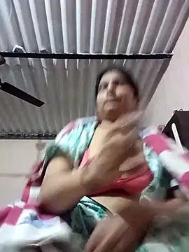 Snapshot of aliya-jaan71 chatting on 5, 11, 2025 aliya-jaan71 online show from 5, 11, 2025