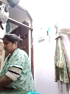 Snapshot of aliya-jaan71 chatting on 12, 11, 2025 aliya-jaan71 online show from 12, 11, 2025