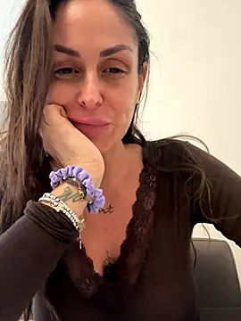 Snapshot of ainaht chatting on 15, 12, 2025 ainaht online show from 15, 12, 2025