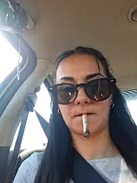 Snapshot of Lauraxxsteen chatting on 23, 5, 2026 Lauraxxsteen online show from 23, 5, 2026