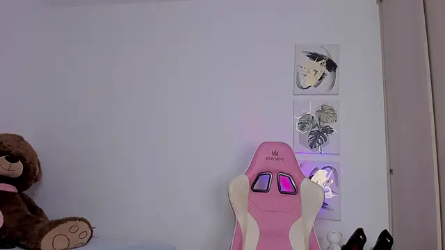 Snapshot of Susy_spark chatting on 26, 11, 2025 Susy spark online show from 26, 11, 2025