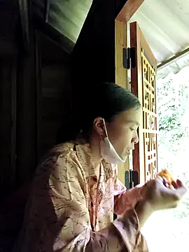 Snapshot of lily-00 chatting on 7, 11, 2025 lily-00 online show from 7, 11, 2025