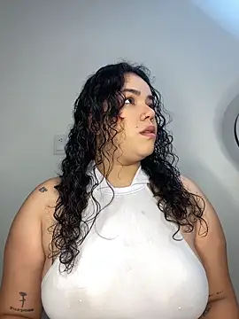 Snapshot of krisstenSantos chatting on 27, 10, 2025 krisstenSantos online show from 27, 10, 2025