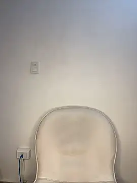 Snapshot of krisstenSantos chatting on 6, 11, 2025 krisstenSantos online show from 6, 11, 2025