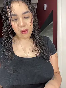 Snapshot of krisstenSantos chatting on 7, 11, 2025 krisstenSantos online show from 7, 11, 2025