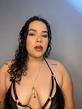 Snapshot of krisstenSantos chatting on 10, 11, 2025 krisstenSantos online show from 10, 11, 2025