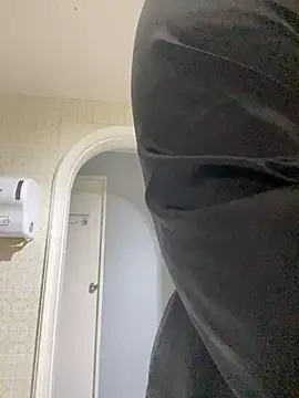 Snapshot of krisstenSantos chatting on 12, 11, 2025 krisstenSantos online show from 12, 11, 2025