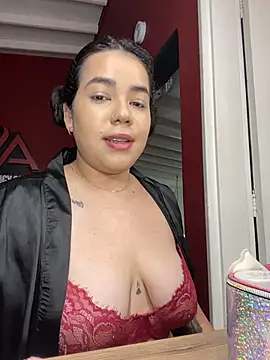 Snapshot of krisstenSantos chatting on 25, 11, 2025 krisstenSantos online show from 25, 11, 2025