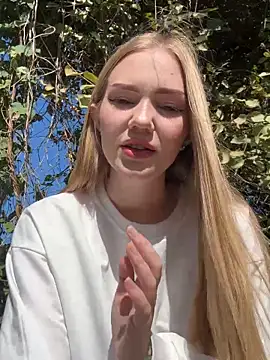 MilaMoone online show from 22, 9, 2025