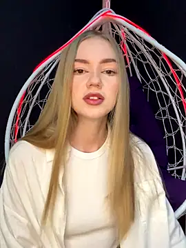 MilaMoone online show from 5, 10, 2025