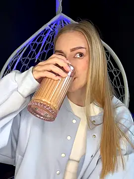 MilaMoone online show from 14, 10, 2025