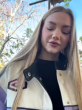 MilaMoone online show from 2, 11, 2025