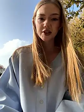 MilaMoone online show from 17, 11, 2025