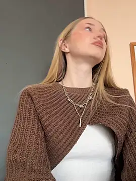 MilaMoone online show from 6, 2, 2026