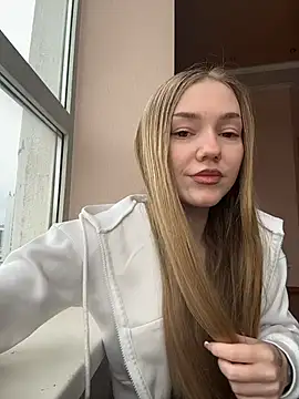 MilaMoone online show from 5, 3, 2026