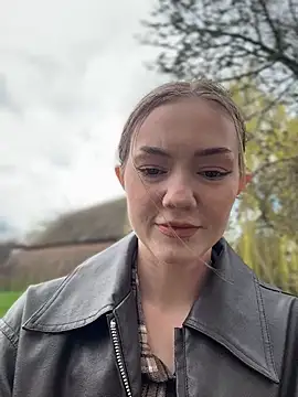 MilaMoone online show from 4, 4, 2026