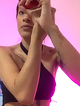 Snapshot of MiQeilaSweet chatting on 27, 10, 2025 MiQeilaSweet online show from 27, 10, 2025