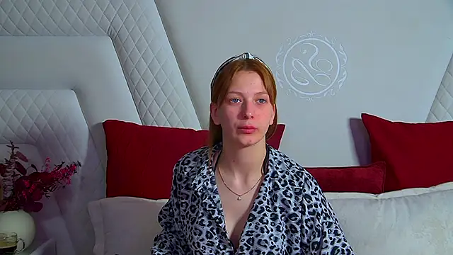 BeatriceBinoche online show from 17, 11, 2025