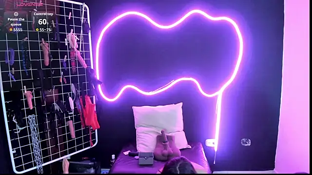 Snapshot of Mistress_Megan_BDSM chatting on 6, 11, 2025 Mistress Megan BDSM online show from 6, 11, 2025